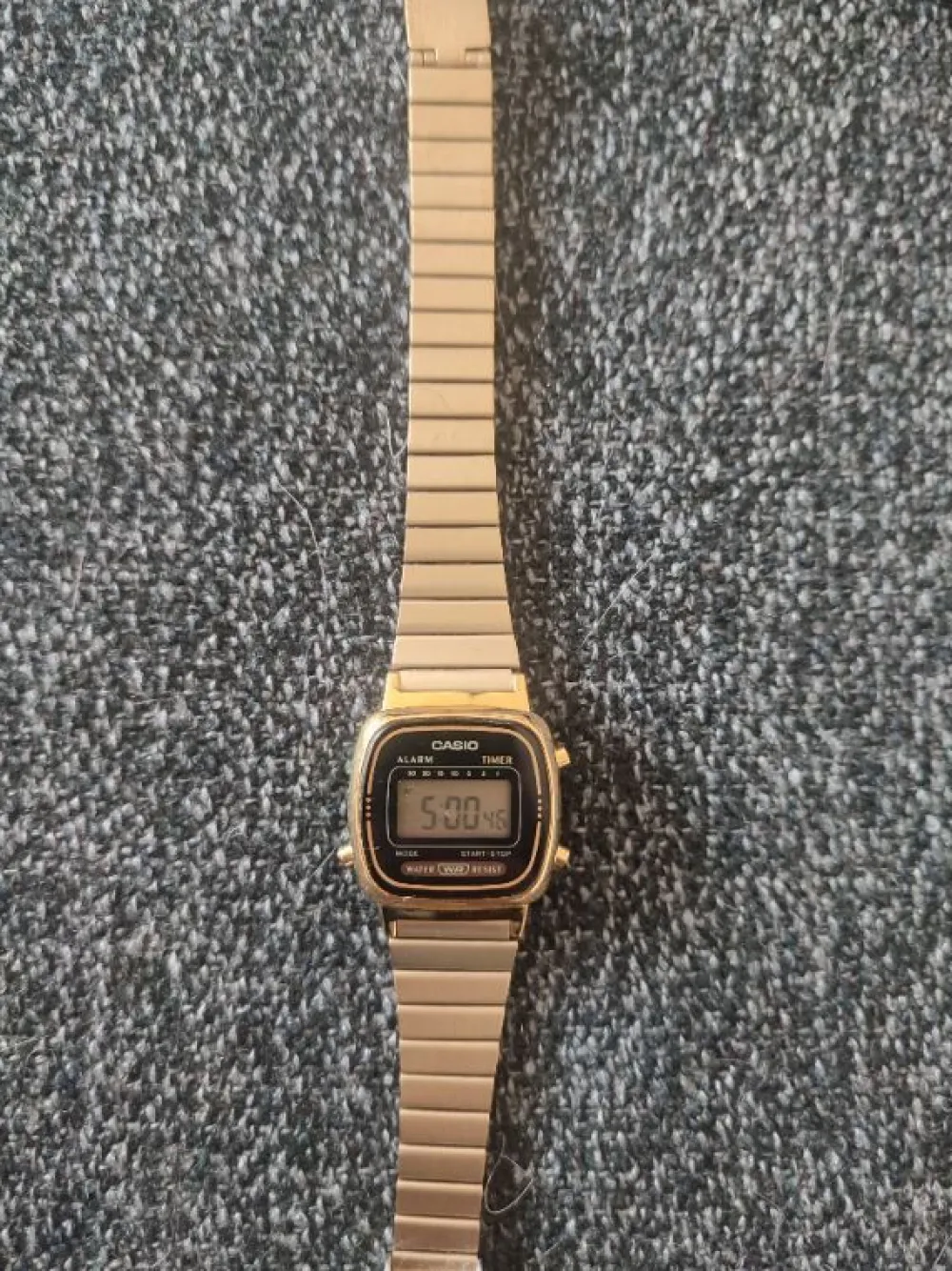 Uhren> Uhr goldfarben