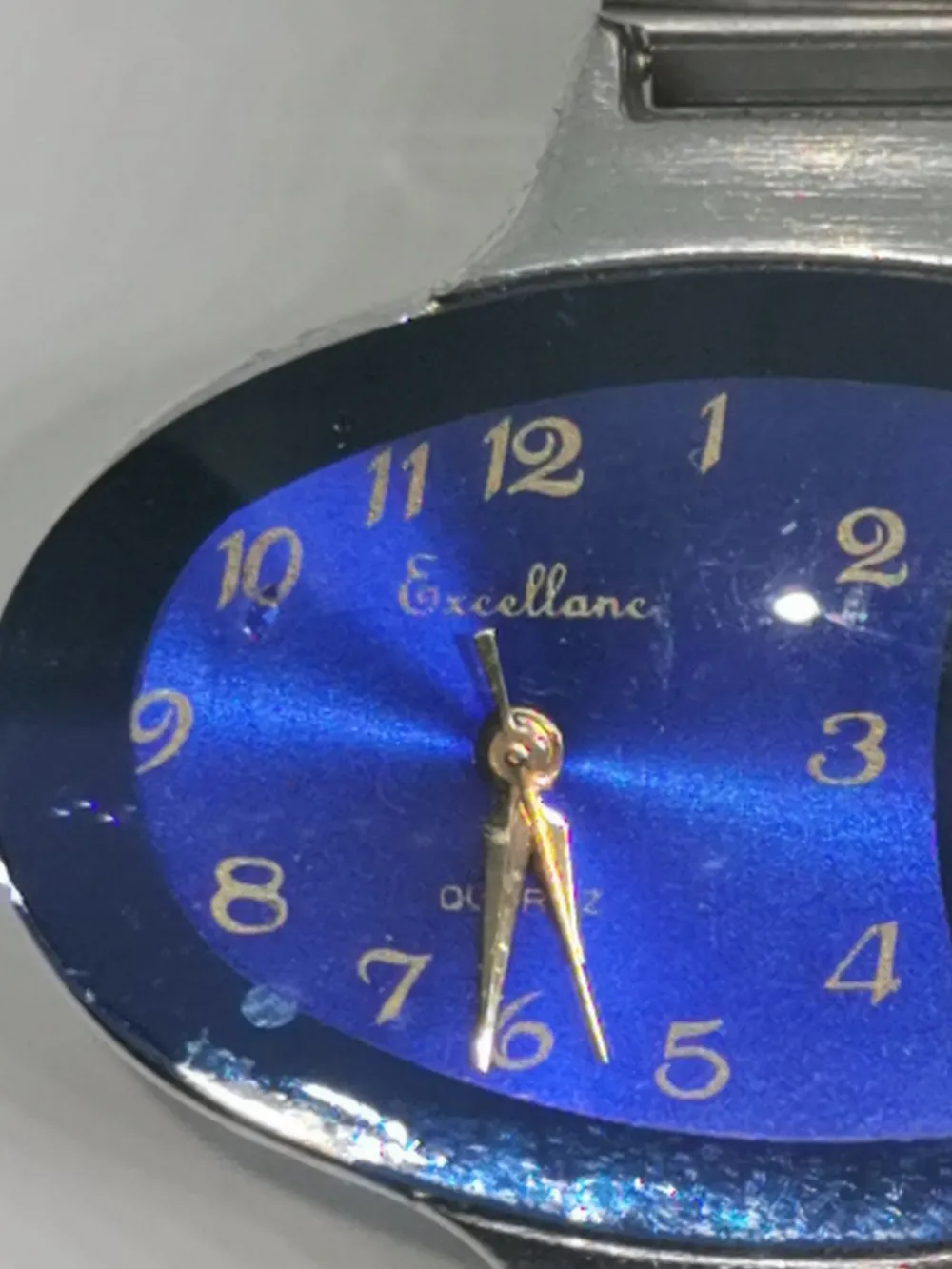 Uhren> Uhr mehrfarbig