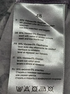 V-Ausschnitt-Shirt Größe 48-San Setto New