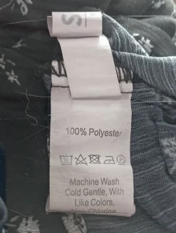 Tops><noscript><img width=